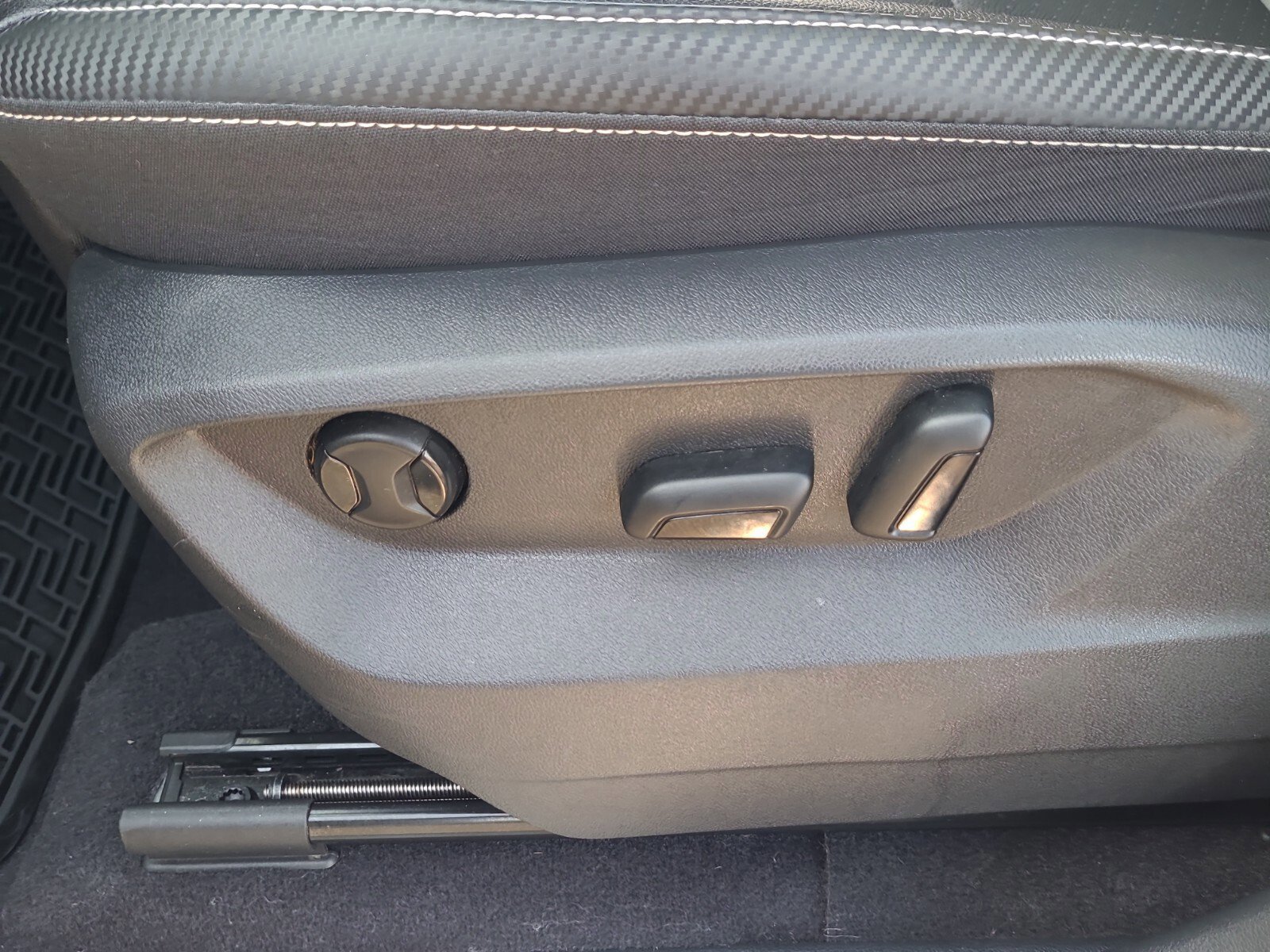 Used 2022 Volkswagen Atlas Cross Sport SE w/ Panoramic Sunroof Package image 15