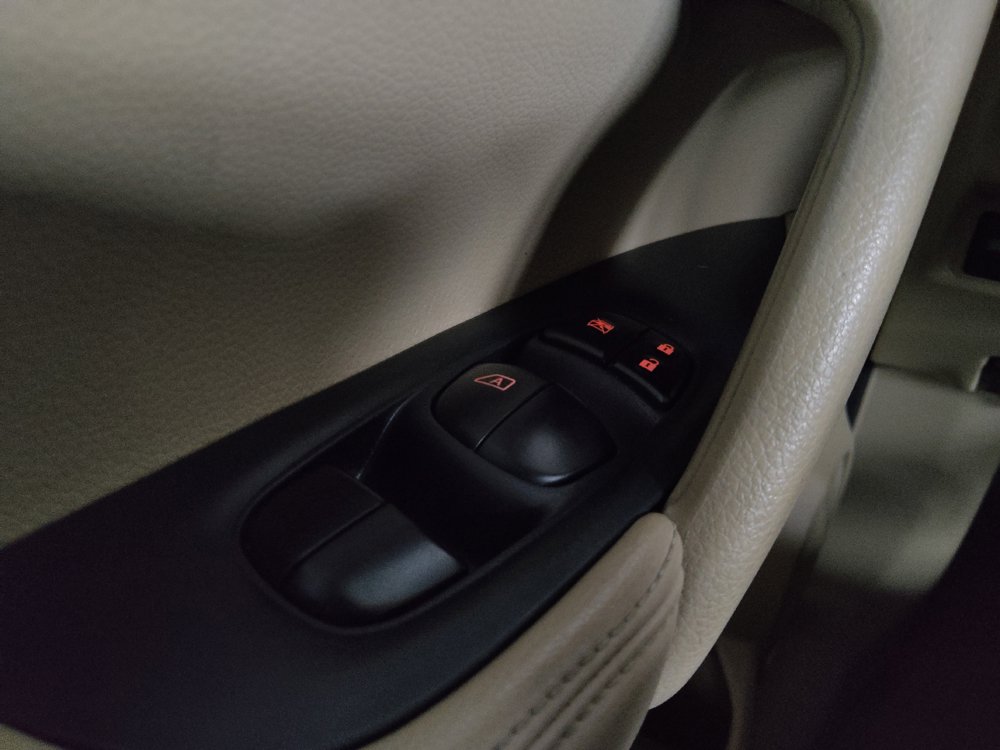 Used 2015 Nissan Rogue SL FWD image 27