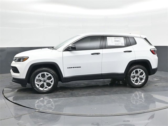 Used 2025 Jeep Compass Sport image 10