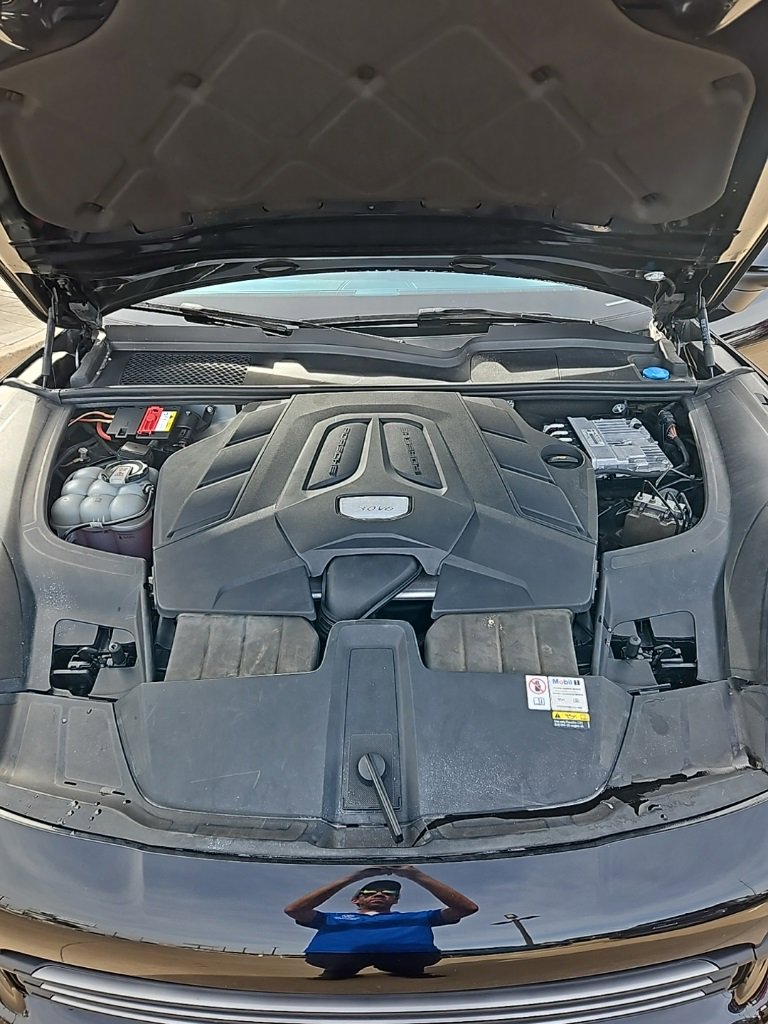 Used 2022 Porsche Cayenne Coupe image 10