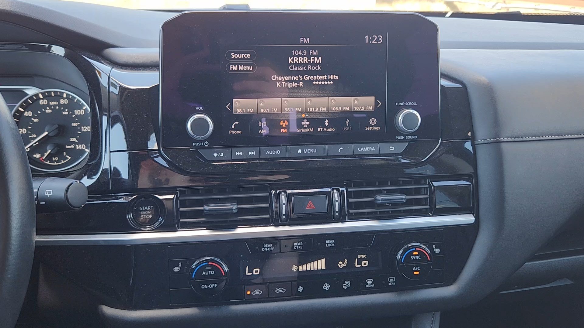Used 2025 Nissan Pathfinder SV AWD/4WD image 14
