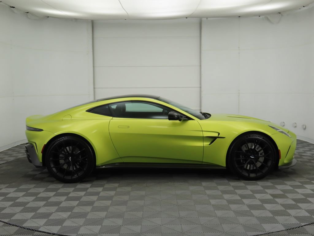 Used 2025 Aston Martin V8 Vantage Coupe image 4