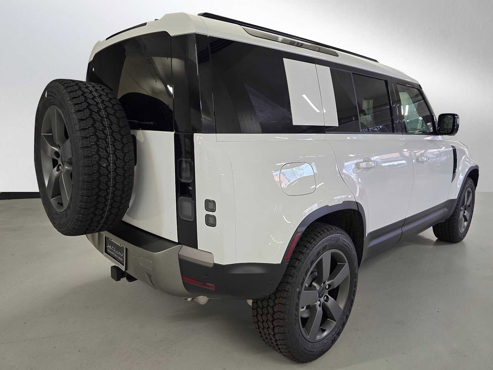 New 2026 Land Rover Defender 110 S AWD/4WD image 5