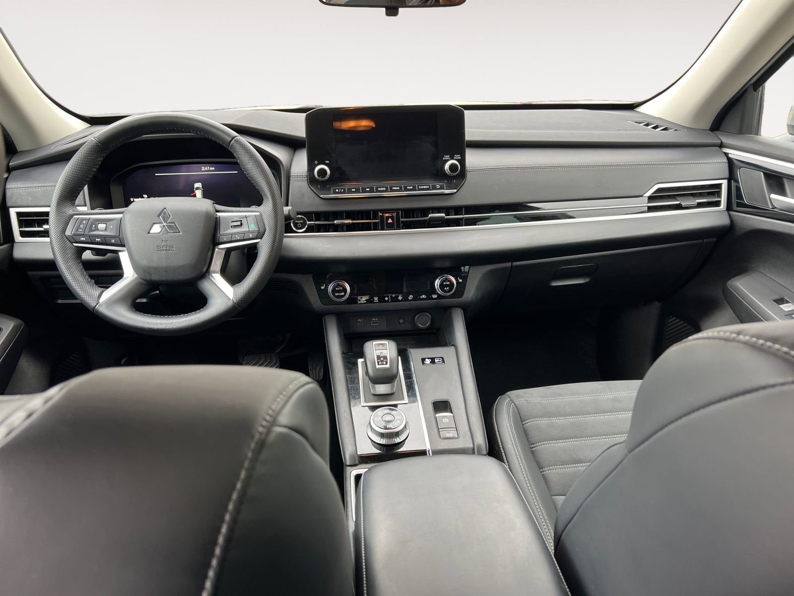 Used 2023 Mitsubishi Outlander SE AWD/4WD image 10