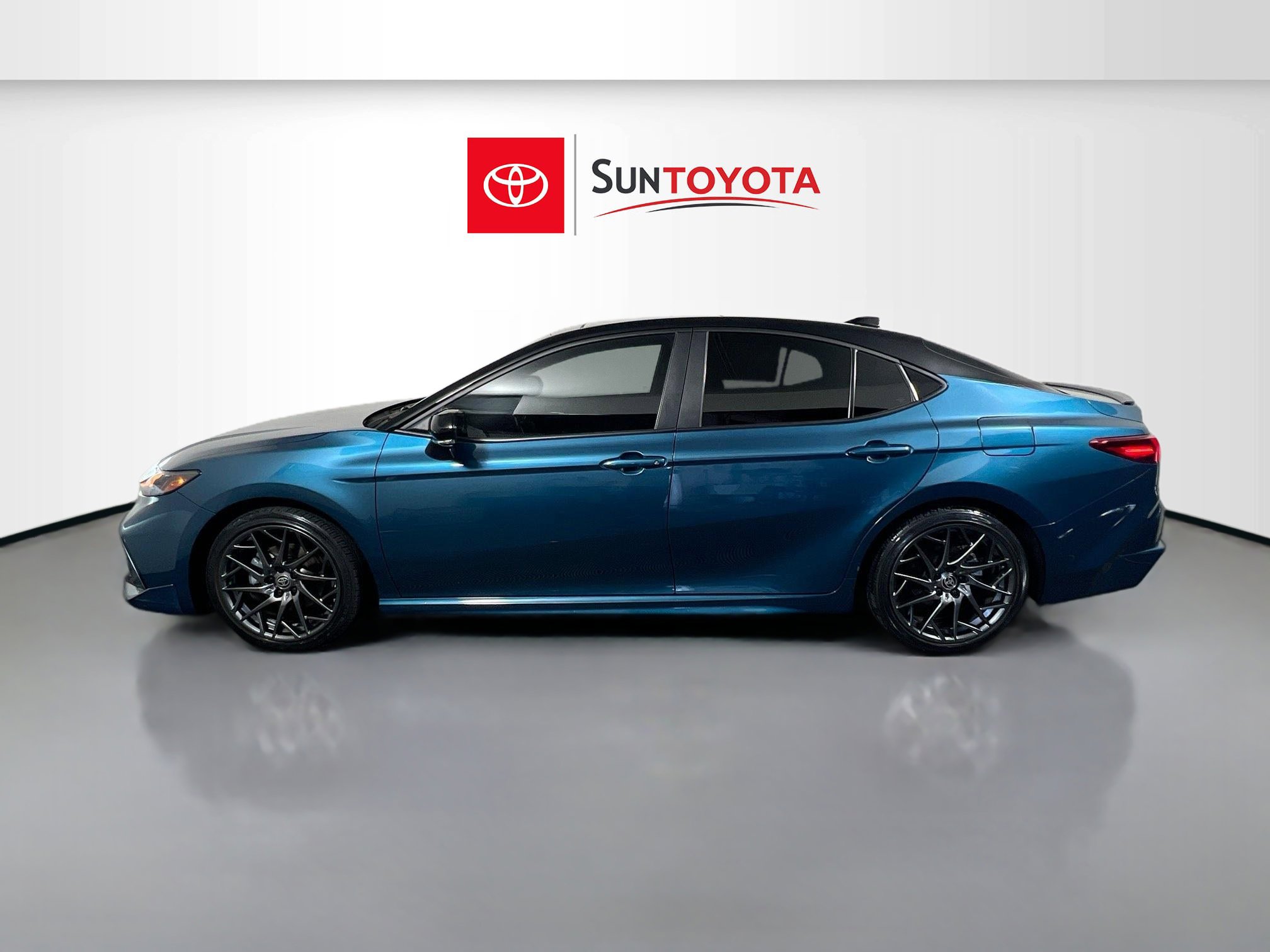 Used 2025 Toyota Camry XSE FWD image 7