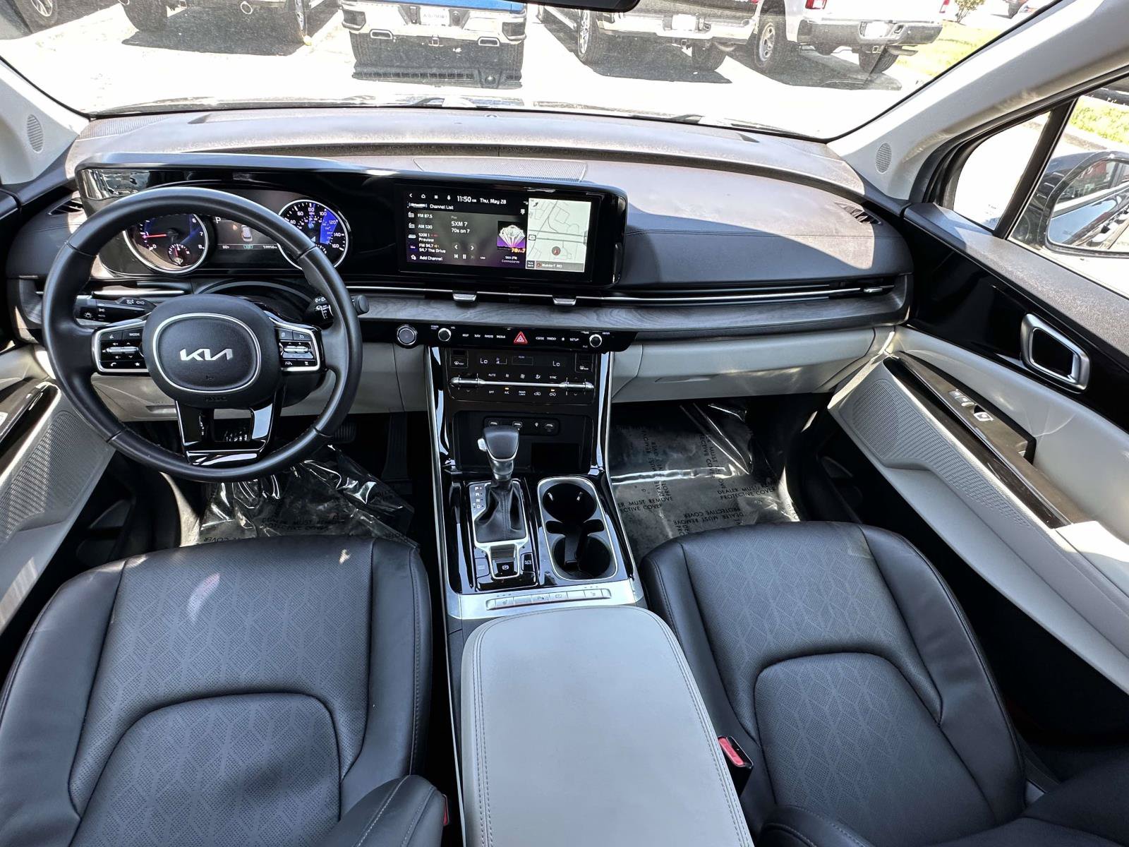 Used 2024 Kia Carnival EX FWD image 6