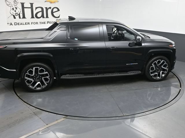 Used 2024 Chevrolet Silverado EV RST AWD/4WD image 38