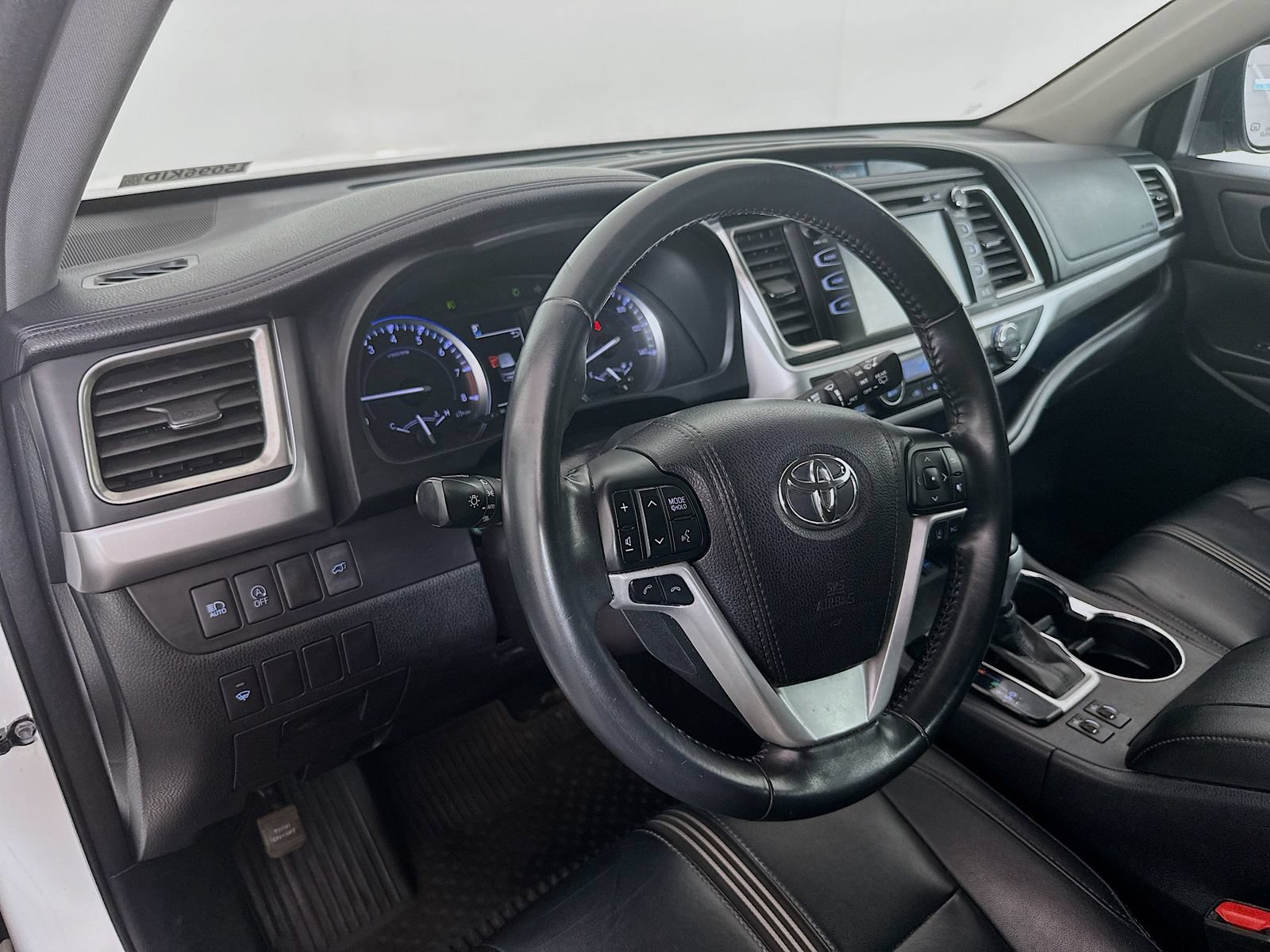 Used 2018 Toyota Highlander SE AWD/4WD image 9