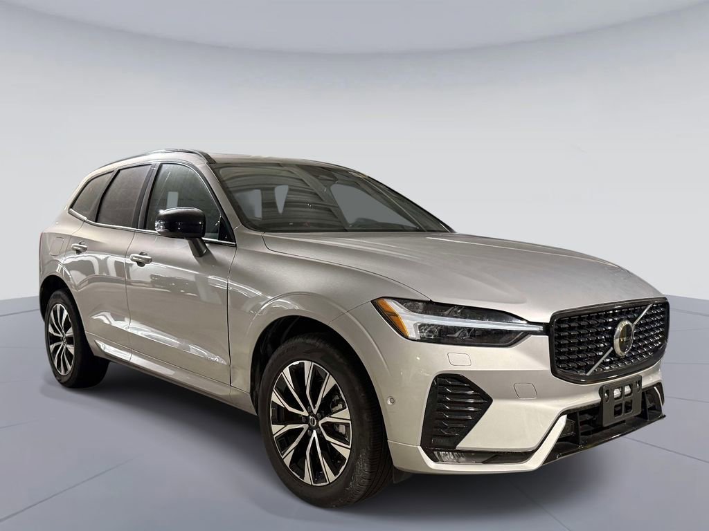 Used 2025 Volvo XC60 B5 Plus AWD/4WD image 3