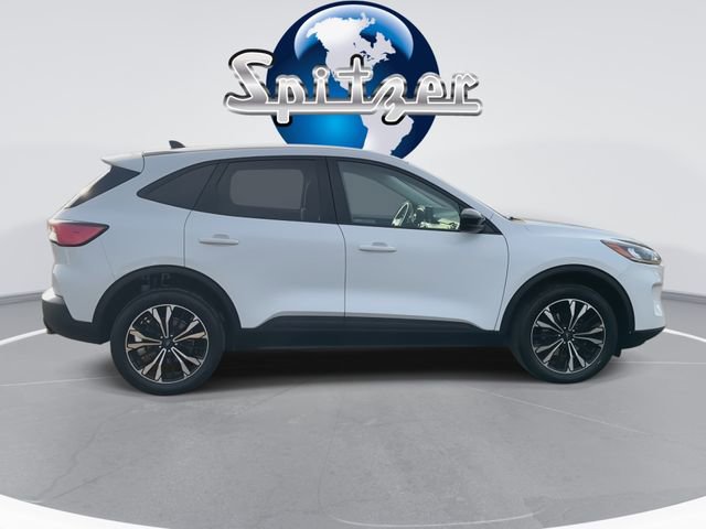 Used 2022 Ford Escape SE w/ SE Sport Appearance Package image 10