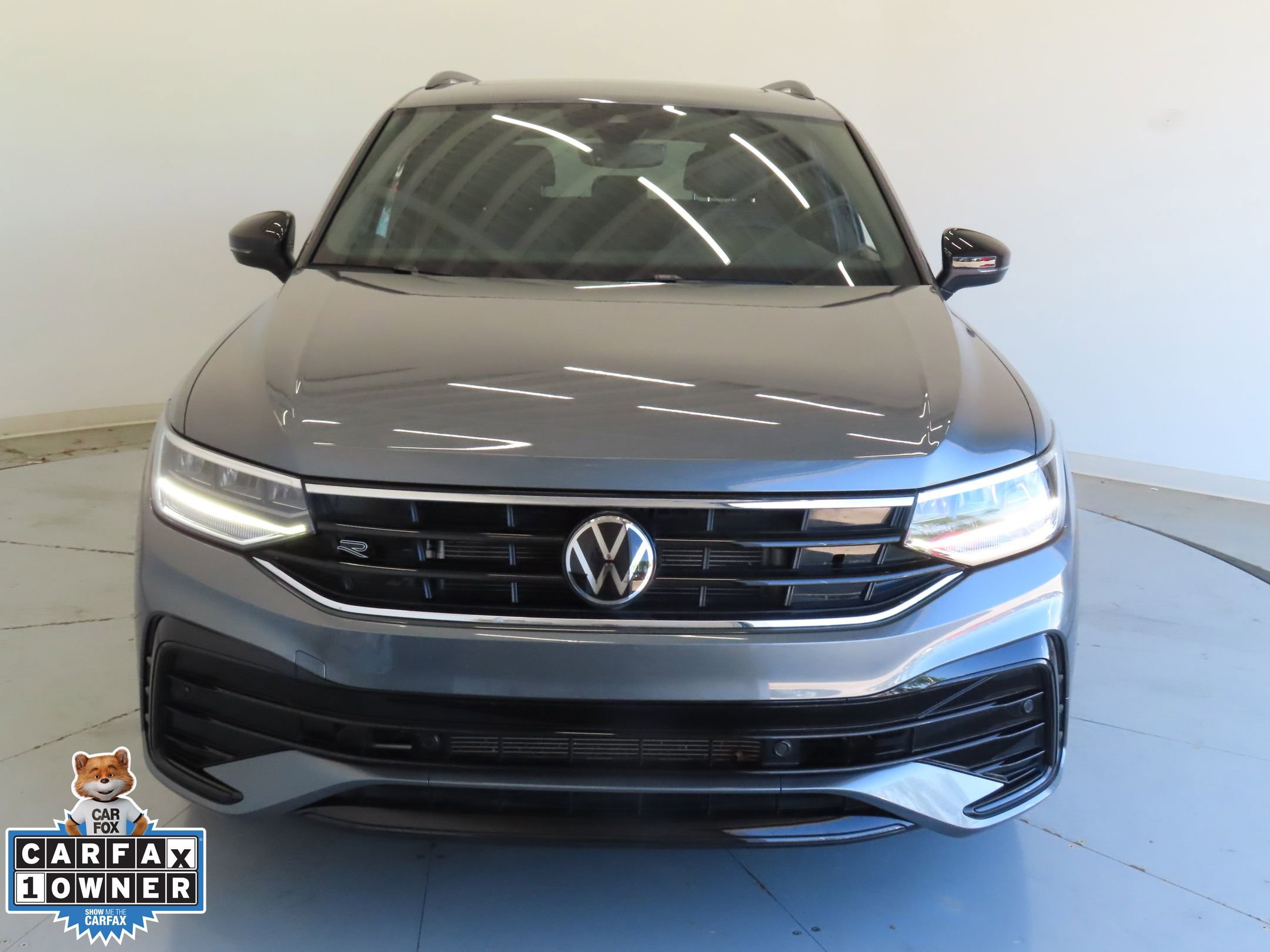 Used 2023 Volkswagen Tiguan SE R-Line image 10