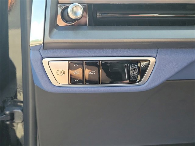 New 2026 Cadillac Vistiq Premium Luxury w/ LPO, Floor Liner Package image 17