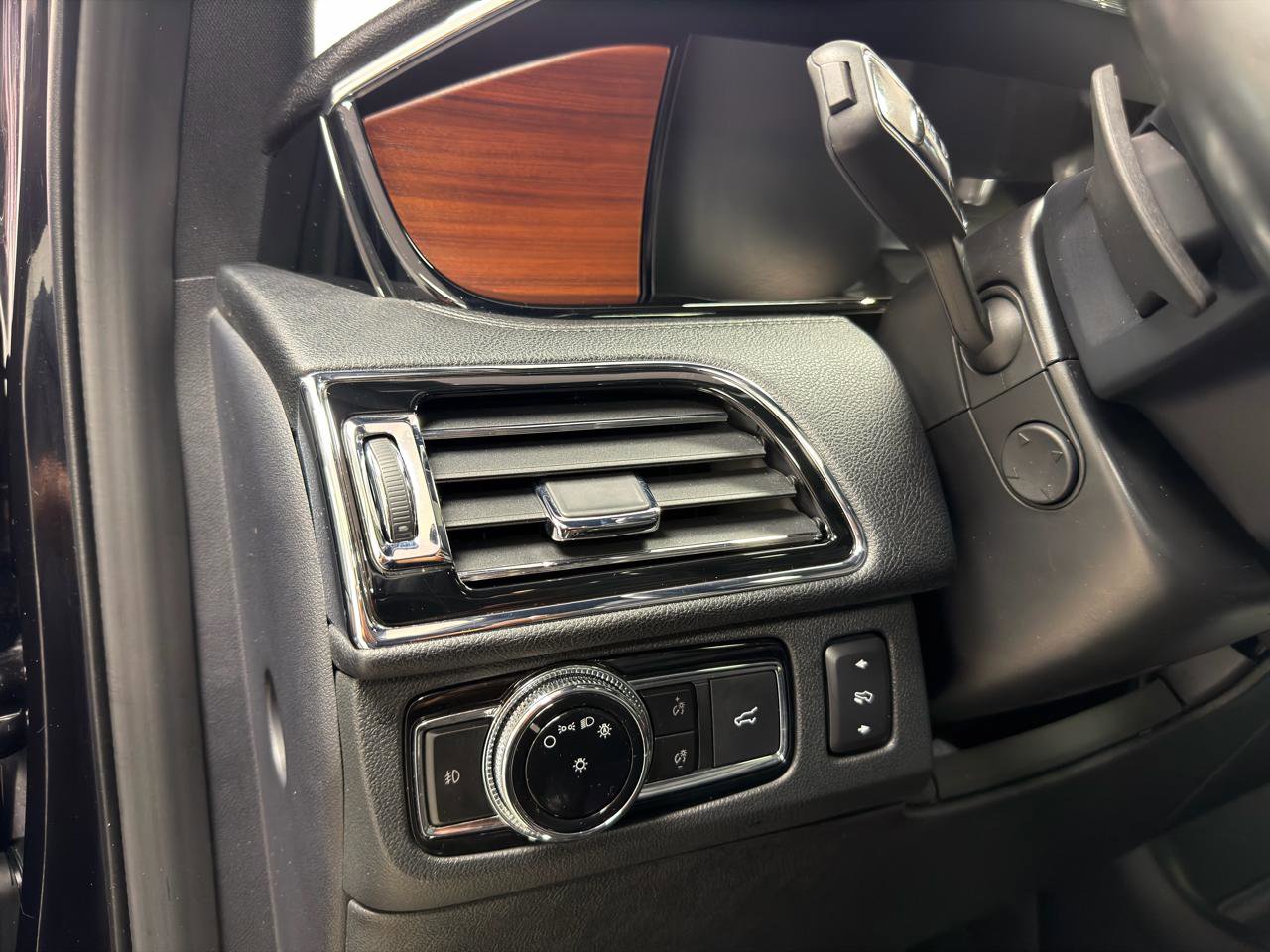 Used 2020 Lincoln Navigator Reserve w/ Luxury Package AWD/4WD image 16