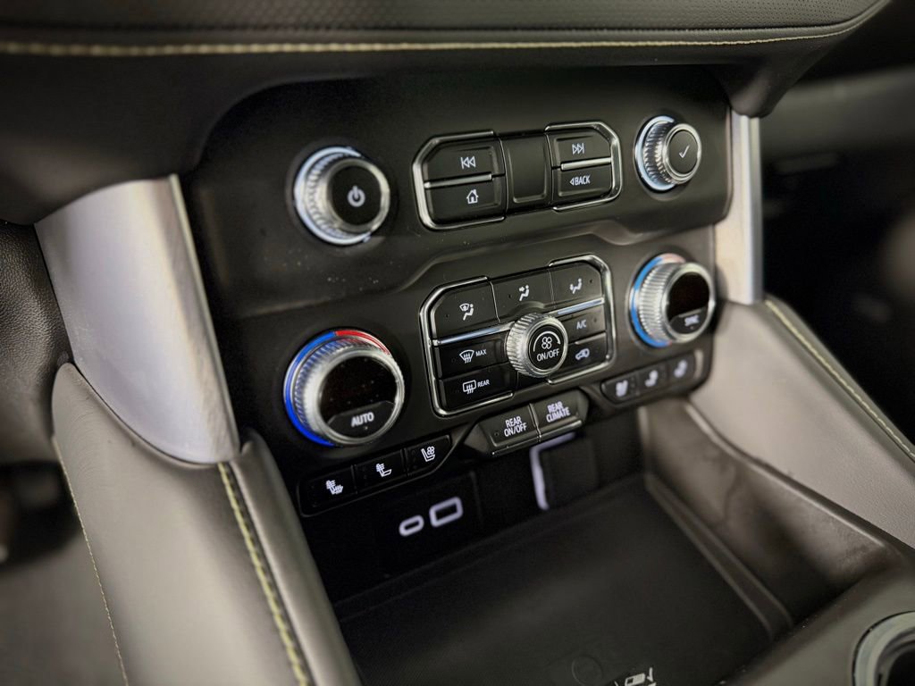 Used 2023 GMC Yukon XL SLT w/ SLT Premium Package image 25
