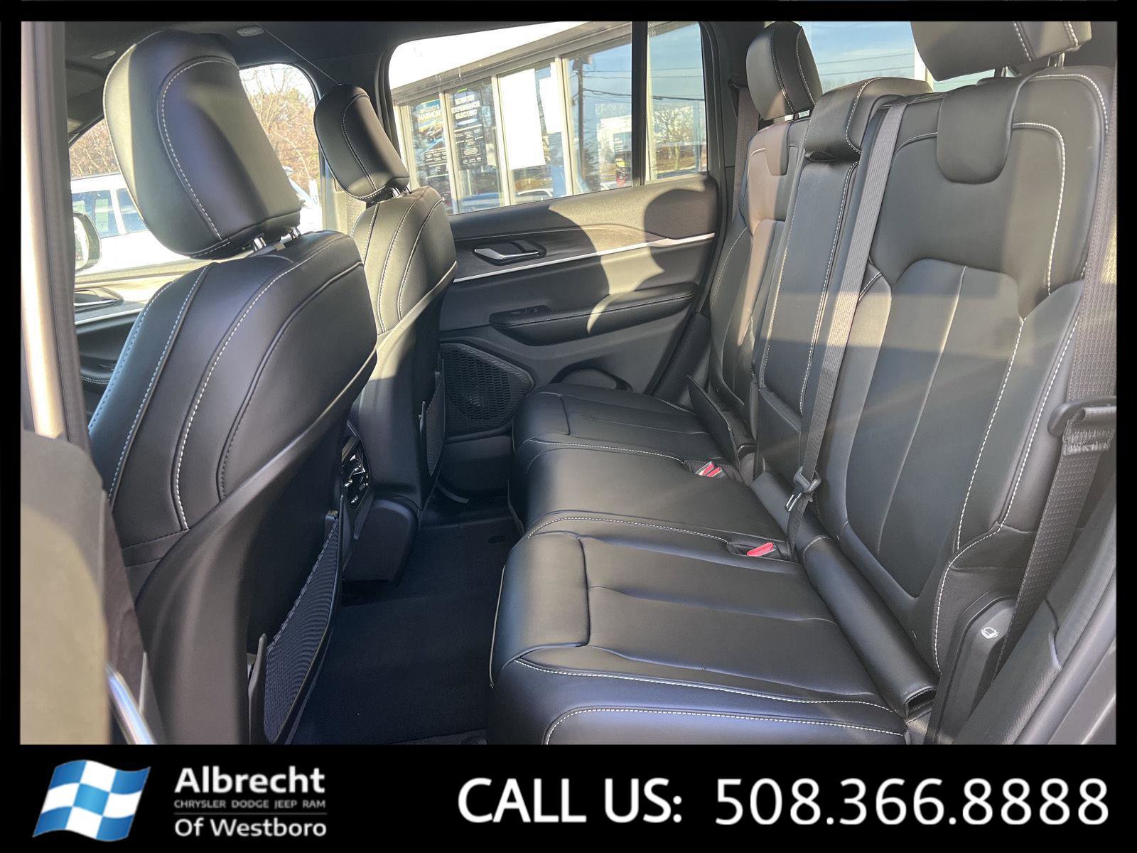 New 2025 Jeep Grand Cherokee Limited image 12