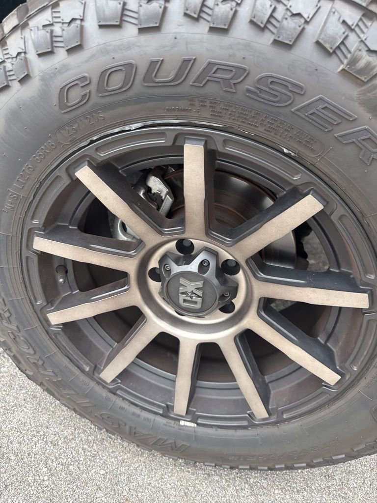 Used 2016 Jeep Wrangler Unlimited Sahara w/ Connectivity Group image 19