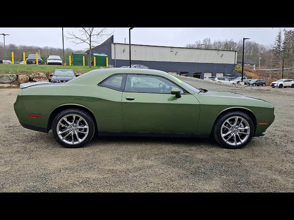 Used 2022 Dodge Challenger SXT w/ Plus Package image 9