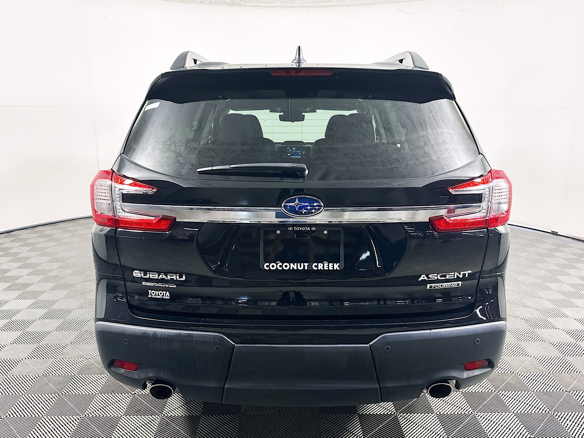 Used 2023 Subaru Ascent Touring AWD/4WD image 4