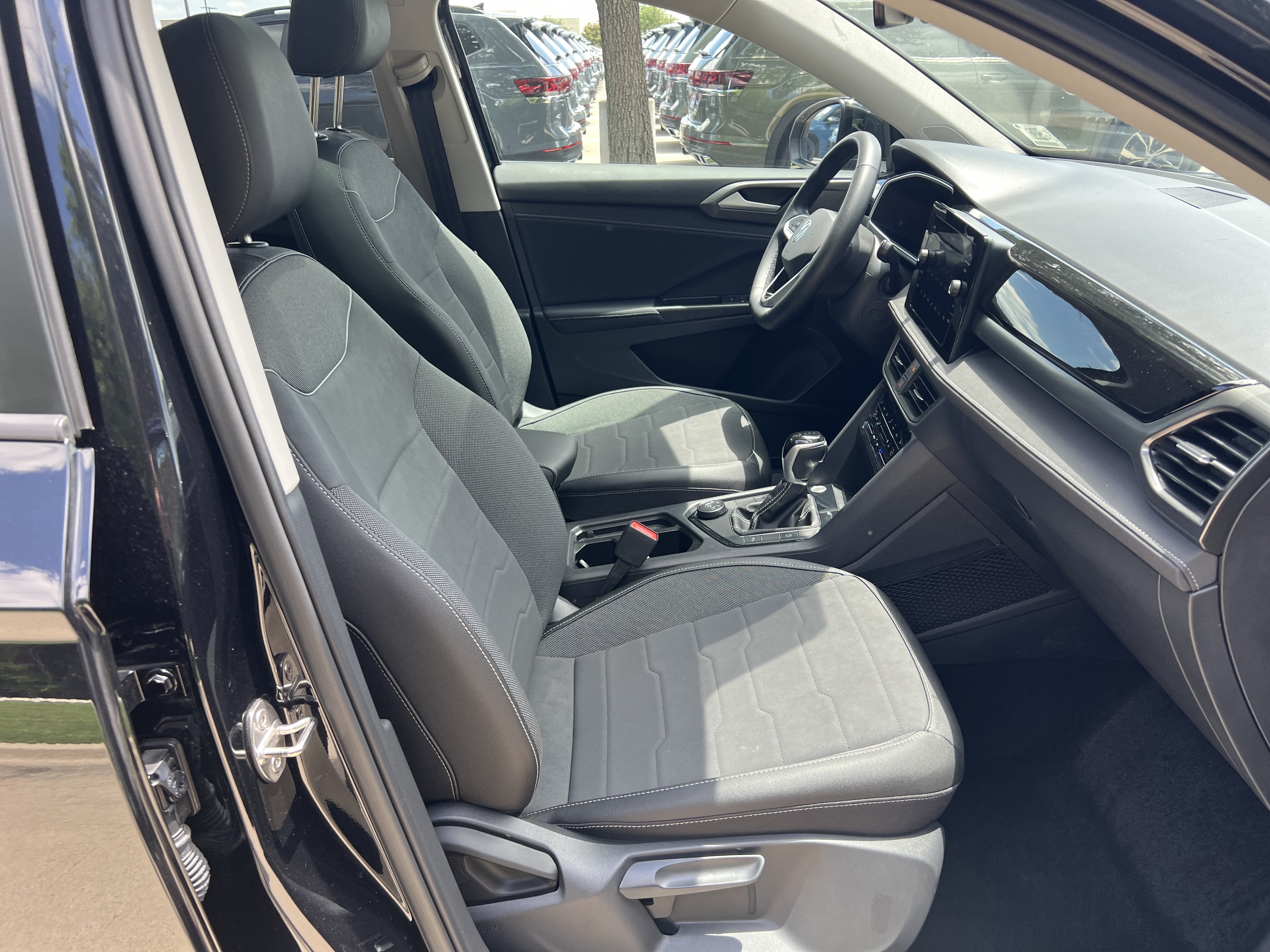 Certified 2025 Volkswagen Taos SE AWD/4WD image 28
