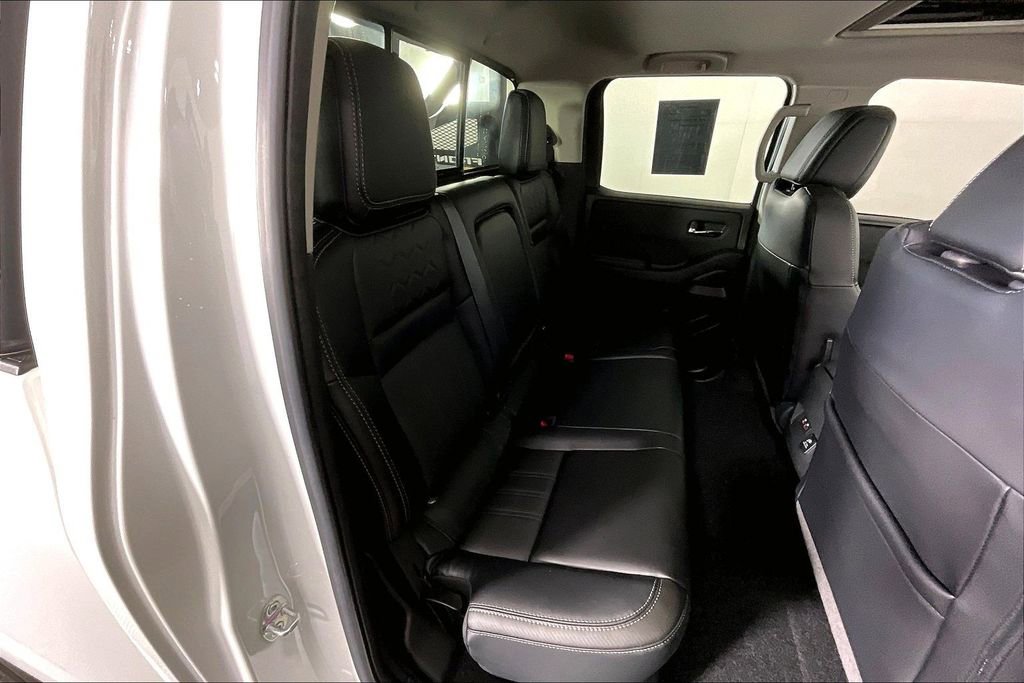 Used 2024 Nissan Frontier SL w/ Technology Package image 39
