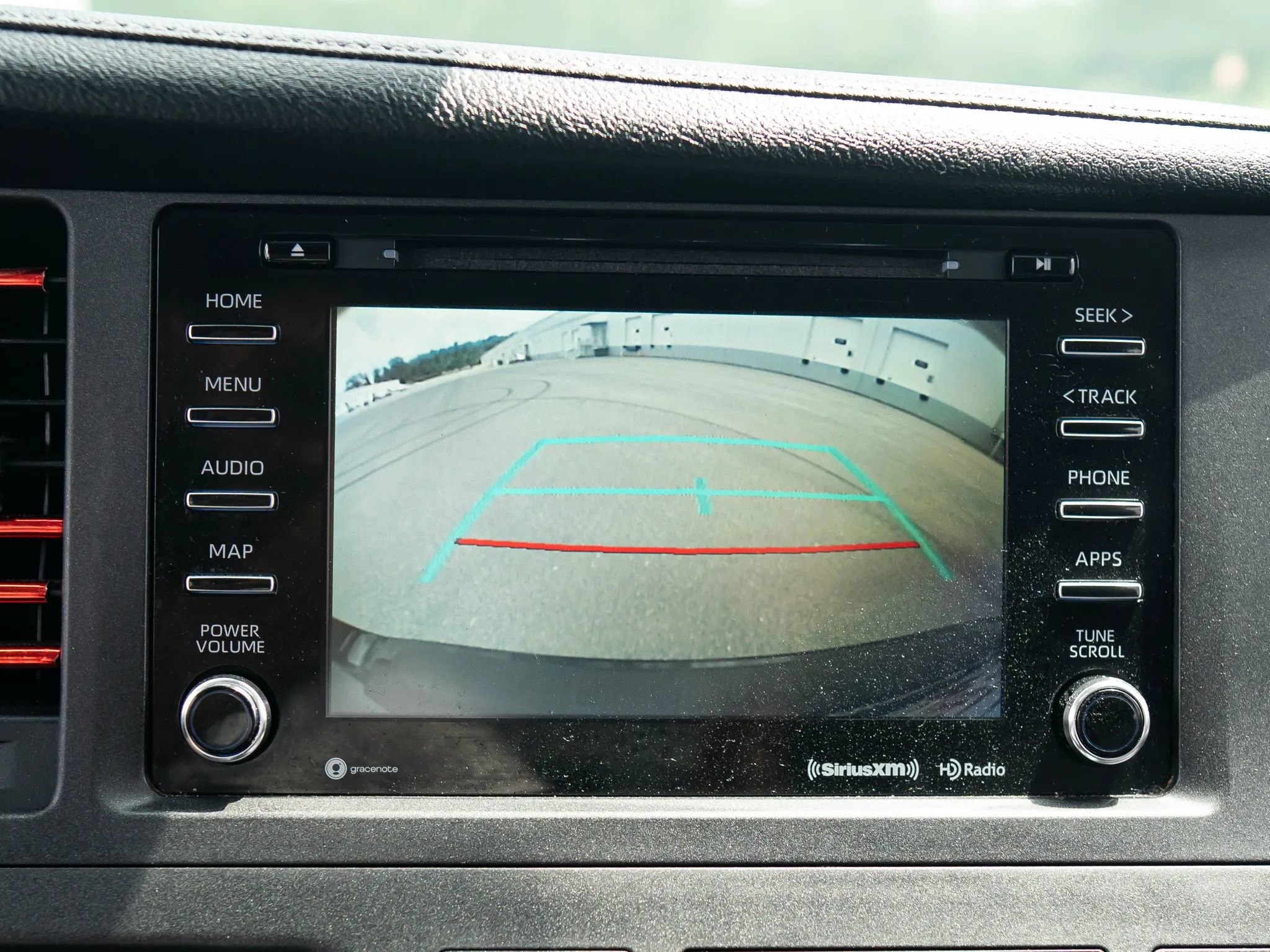 Used 2018 Toyota Sienna SE image 30