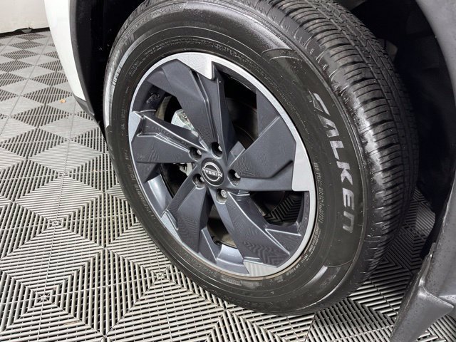 Used 2025 Nissan Rogue SV w/ SV Premium Package FWD image 14