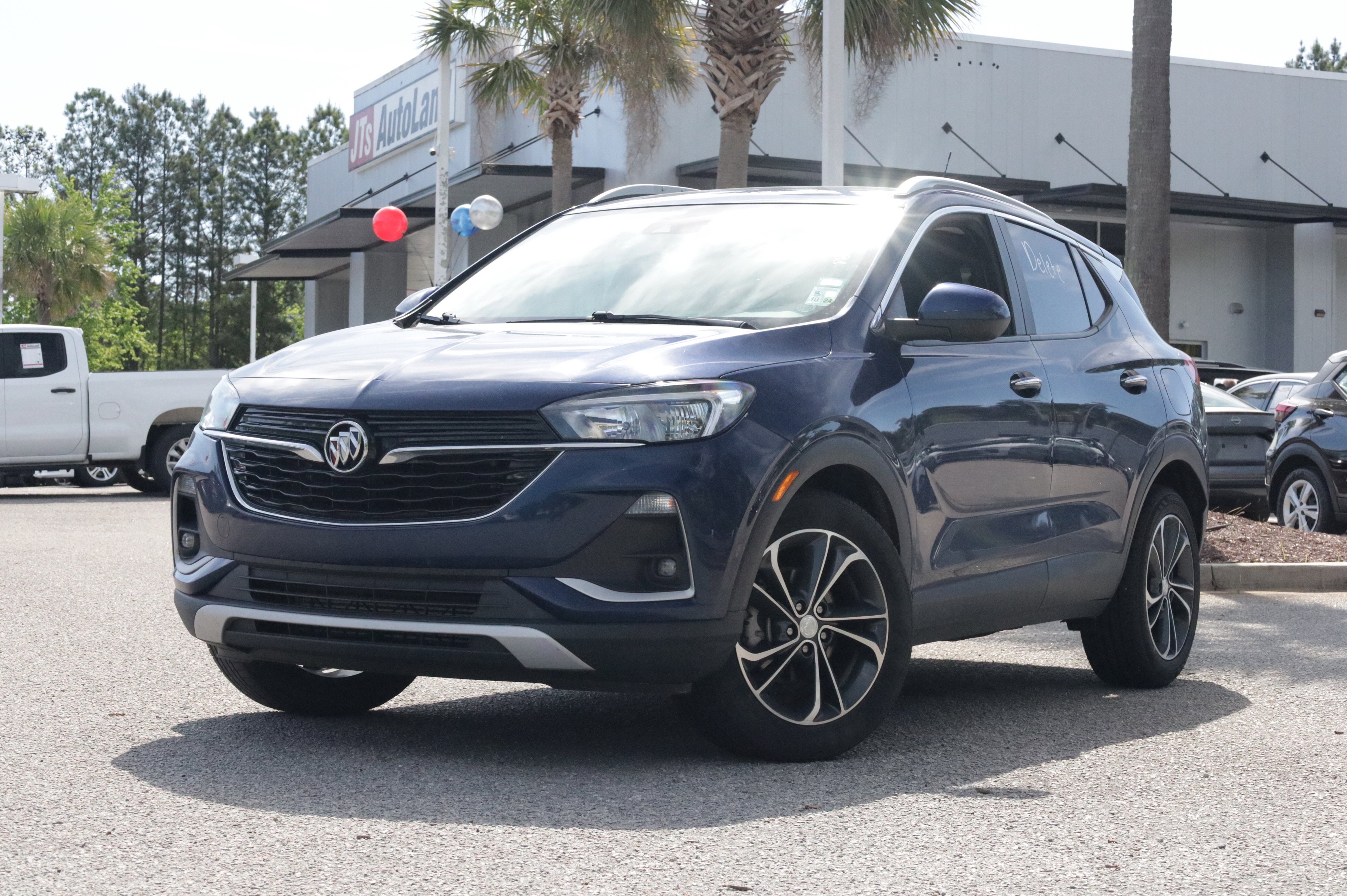 Used 2023 Buick Envision Essence image 1