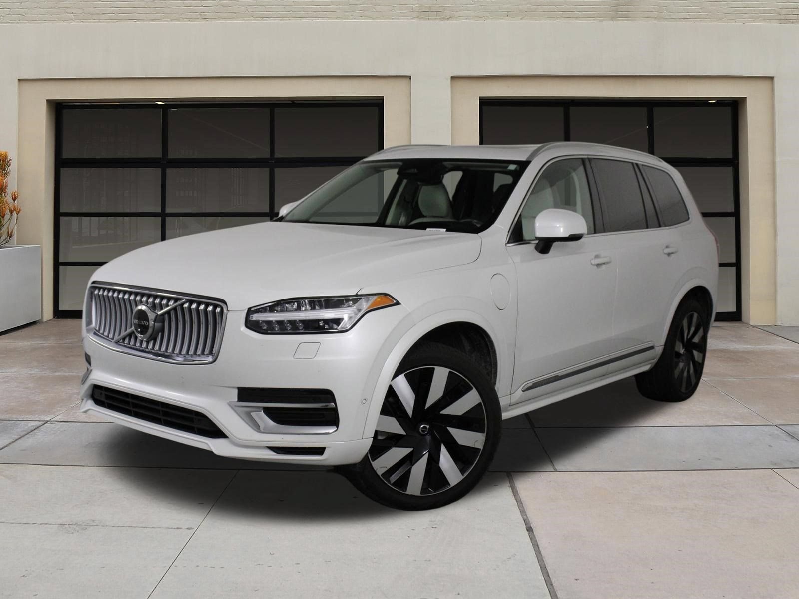 Used 2023 Volvo XC90 T8 Ultimate AWD/4WD image 3