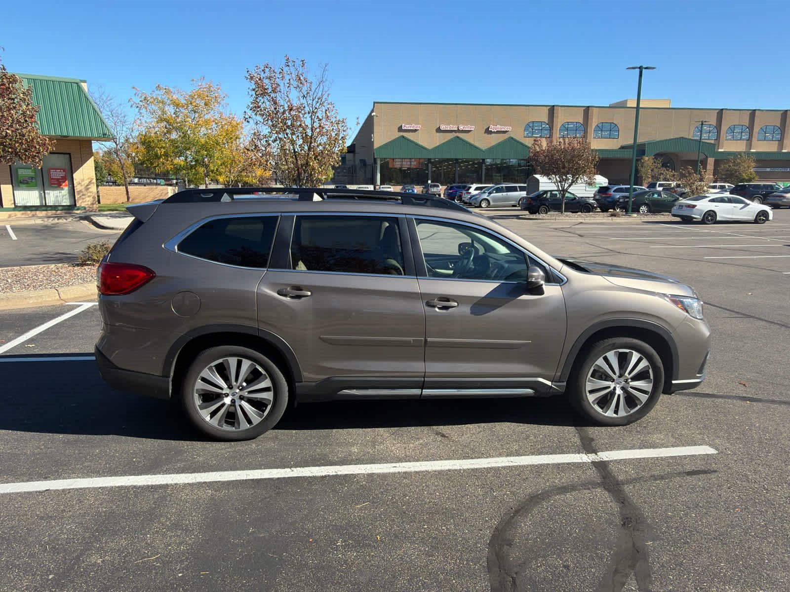 Used 2022 Subaru Ascent Limited w/ Technology Package AWD/4WD image 4