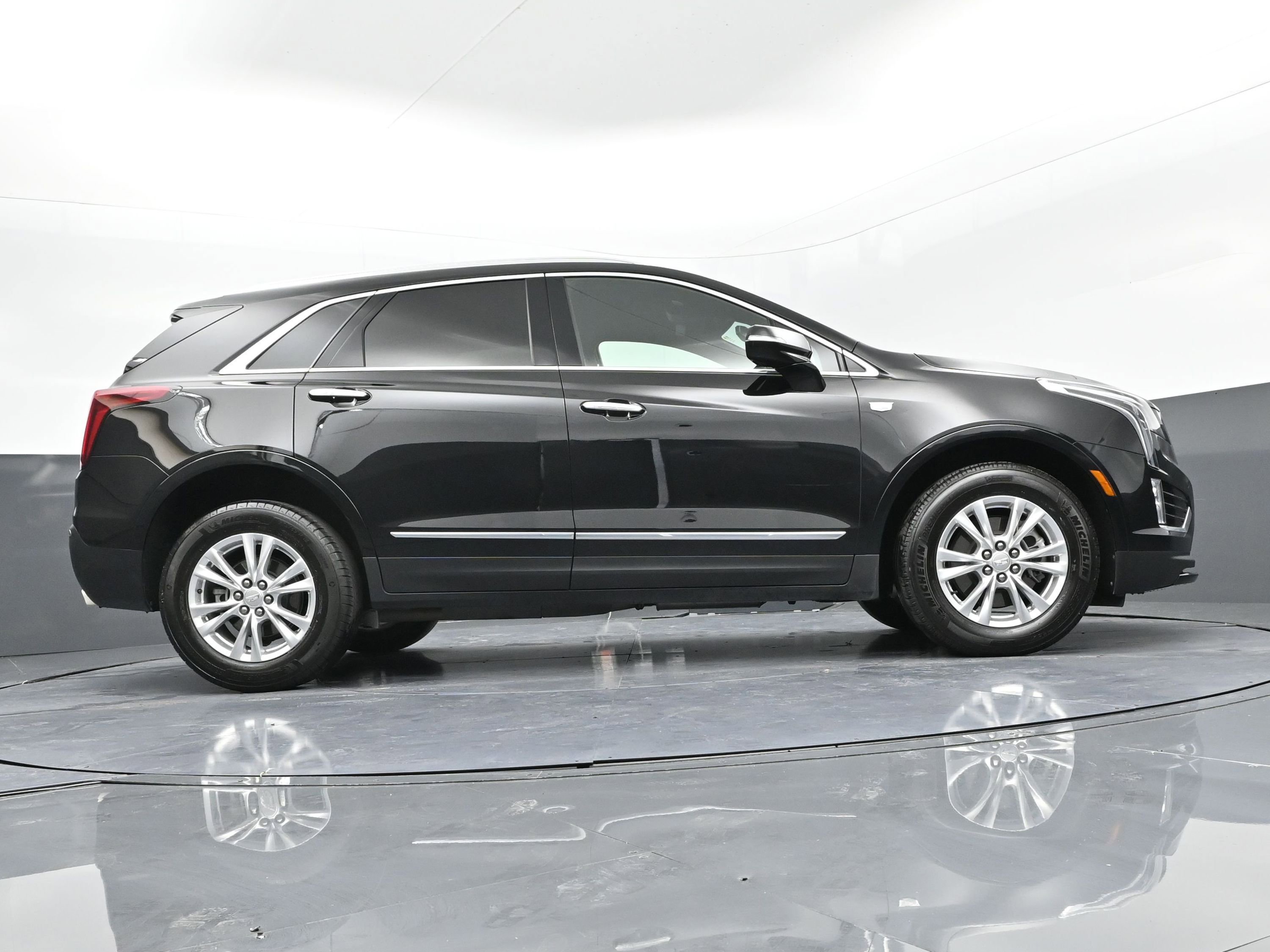 Used 2024 Cadillac XT5 Luxury w/ LPO, Floor Liner Package image 34