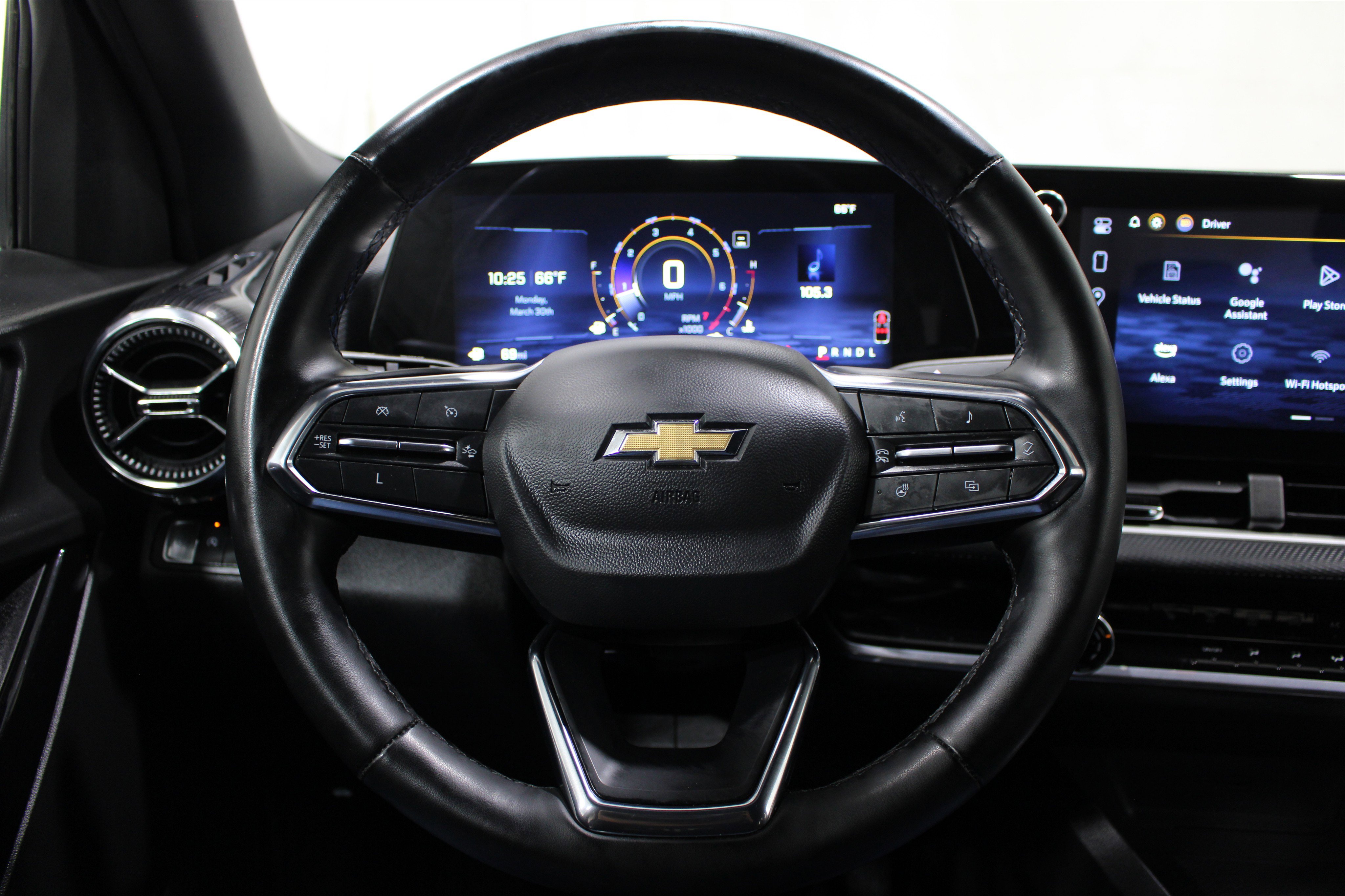 Used 2025 Chevrolet Equinox LT FWD image 10