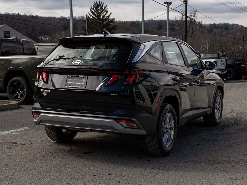 Used 2025 Hyundai Tucson SE image 4