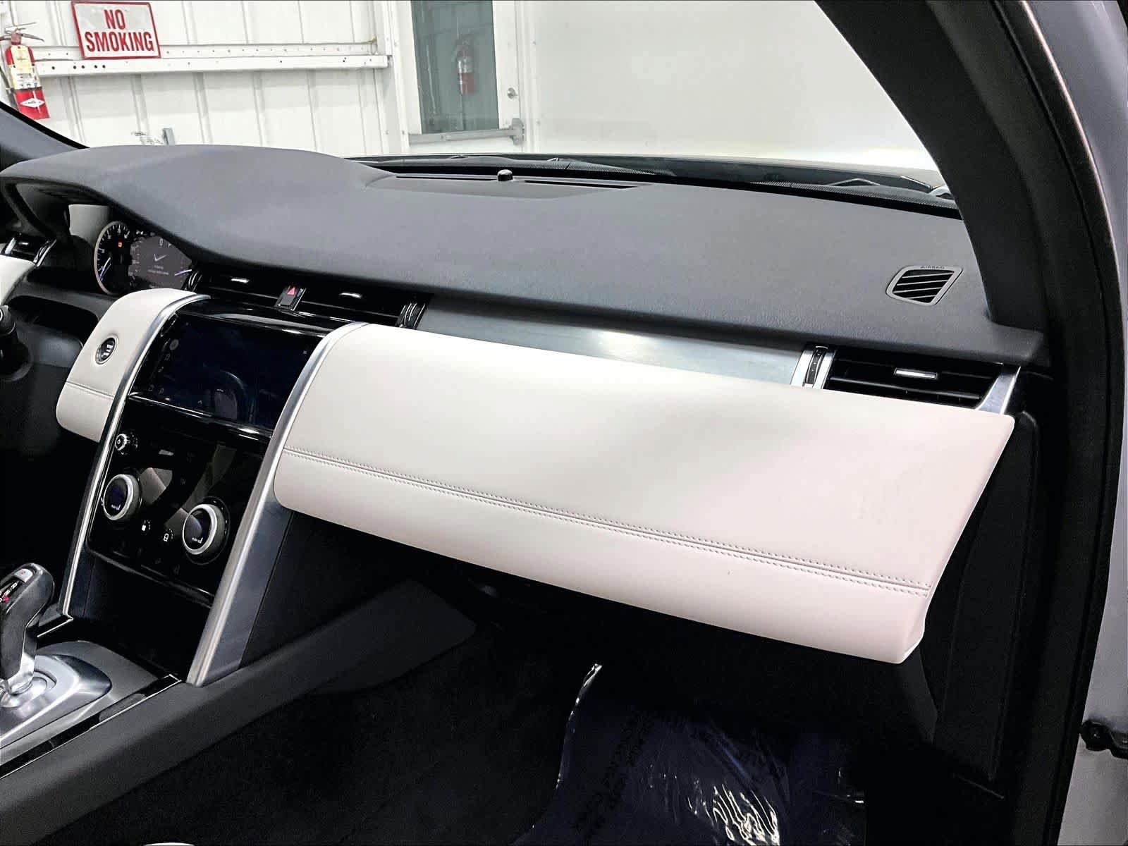 Used 2023 Land Rover Discovery Sport SE AWD/4WD image 19
