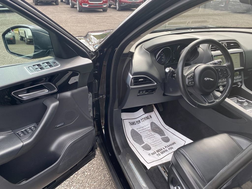 Used 2020 Jaguar F-PACE Premium image 10