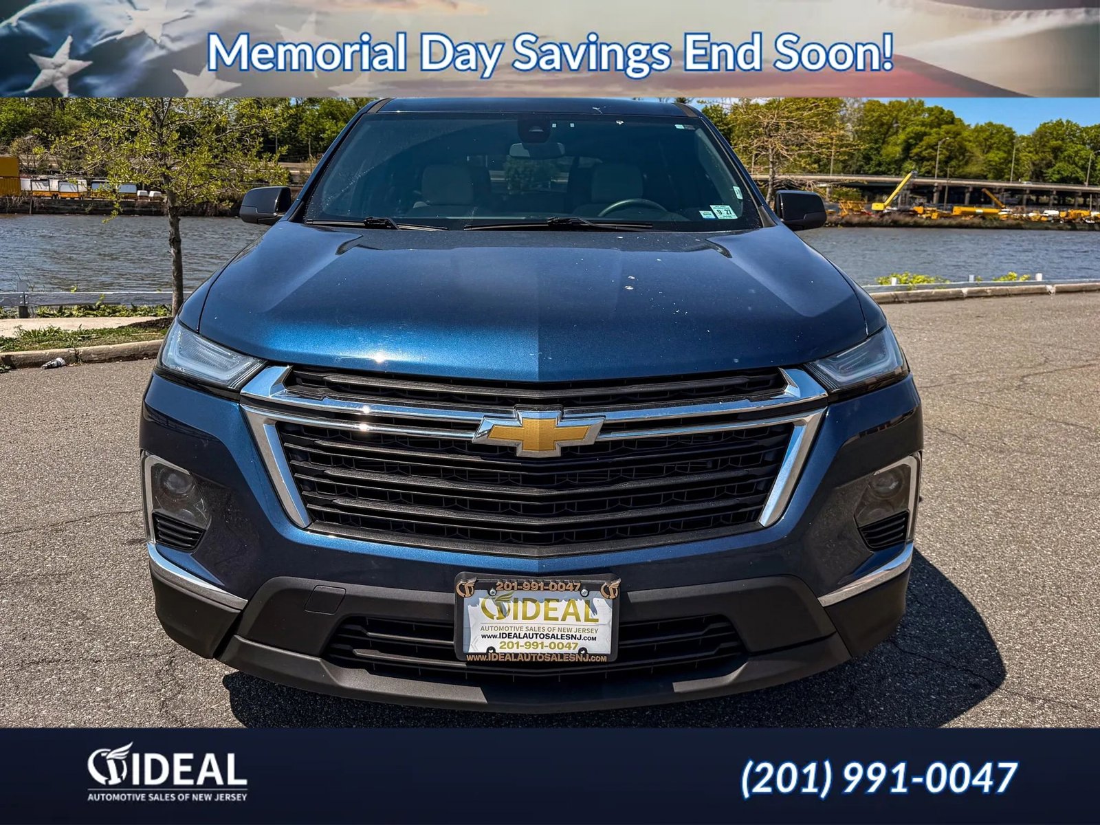 Used 2022 Chevrolet Traverse LS FWD image 2