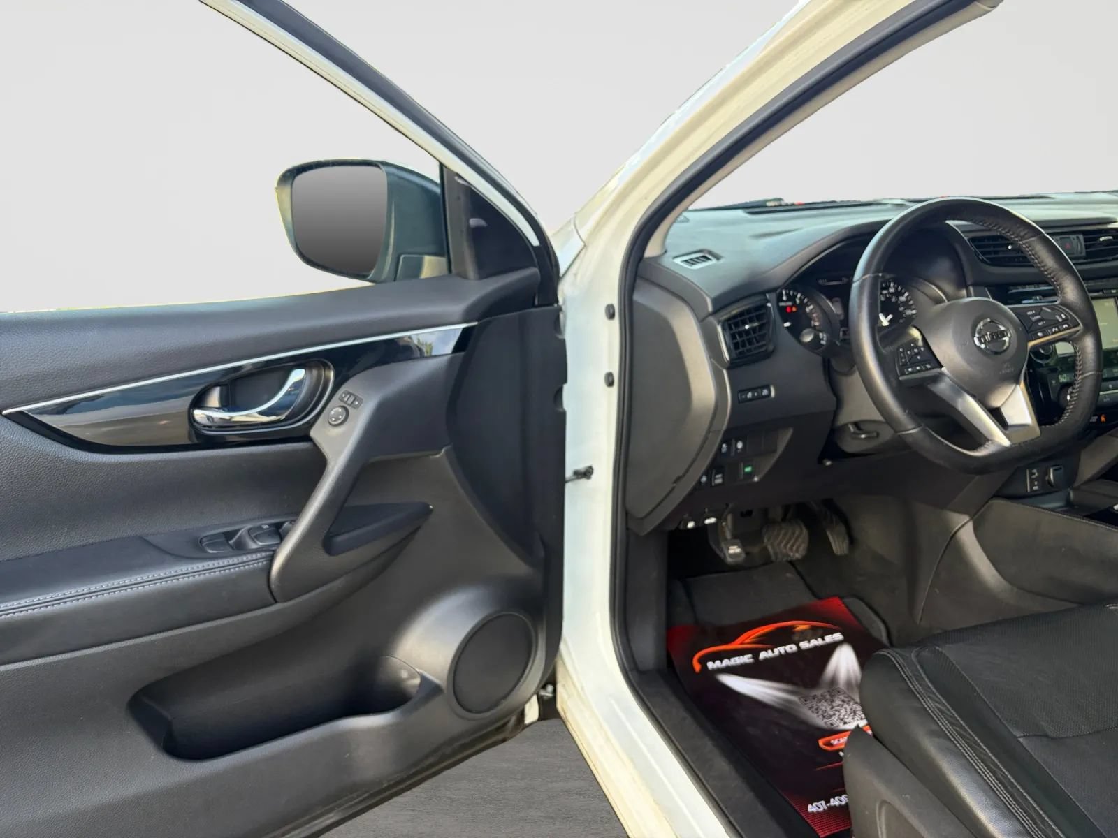 Used 2017 Nissan Rogue Sport SL w/ SL Premium Package AWD/4WD image 11
