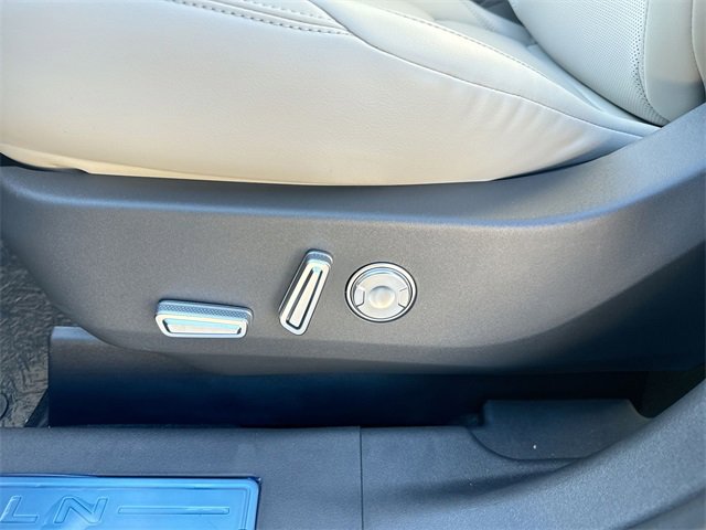 New 2026 Lincoln Nautilus Premier image 12