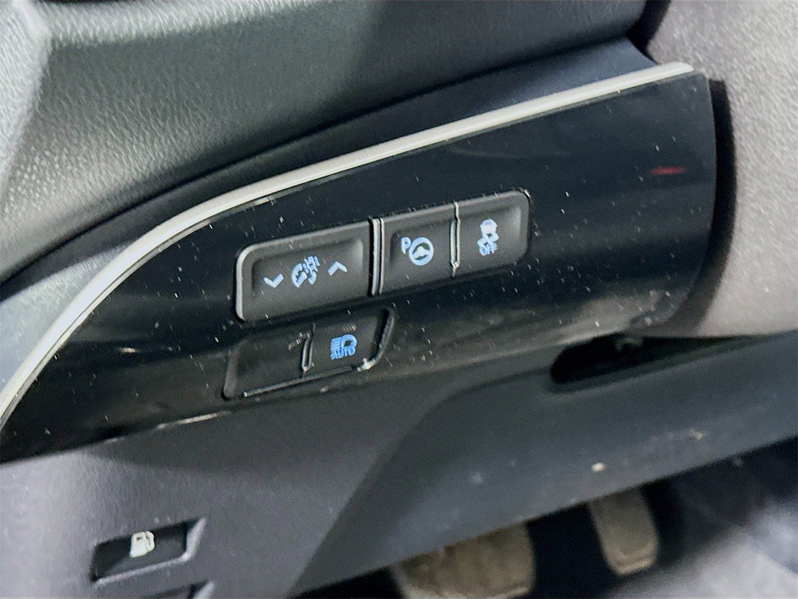 Used 2021 Toyota Prius LE image 10