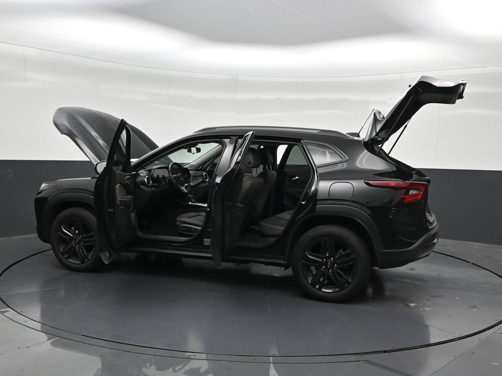 Used 2025 Chevrolet Trax ACTIV w/ Driver Confidence Package FWD image 35