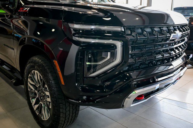 Used 2025 Chevrolet Suburban Z71 image 10