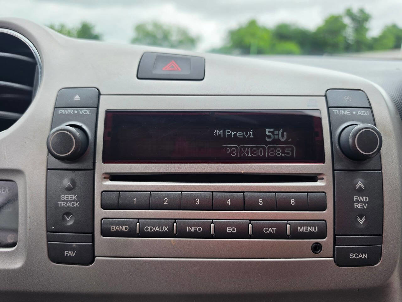 Used 2009 Pontiac Vibe w/ Preferred Package FWD image 37