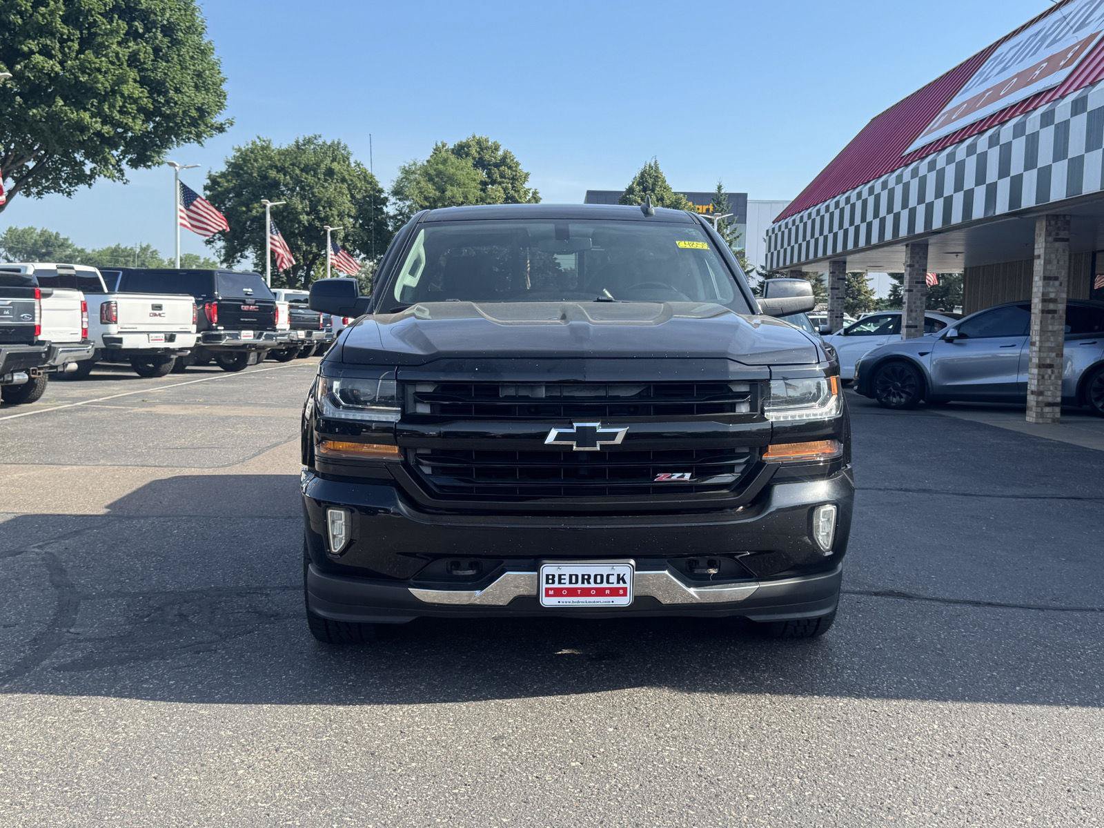 Used 2017 Chevrolet Silverado 1500 LT w/ All Star Edition AWD/4WD image 2