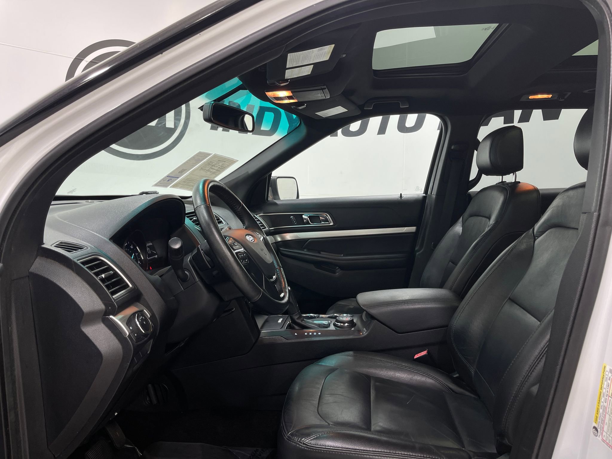 Used 2017 Ford Explorer XLT w/ Equipment Group 202A image 13