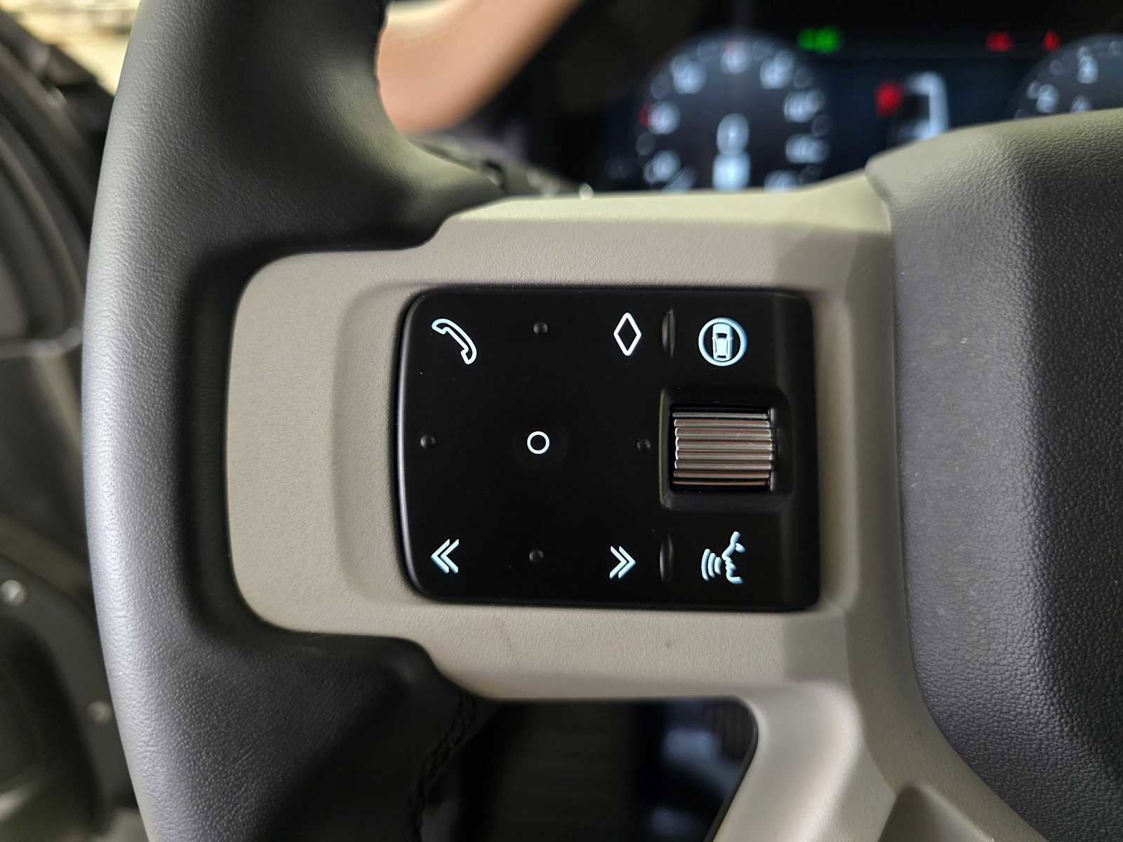 Used 2025 Land Rover Defender 130 S image 26