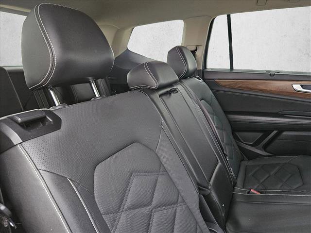 Used 2025 Volkswagen Atlas SE image 24