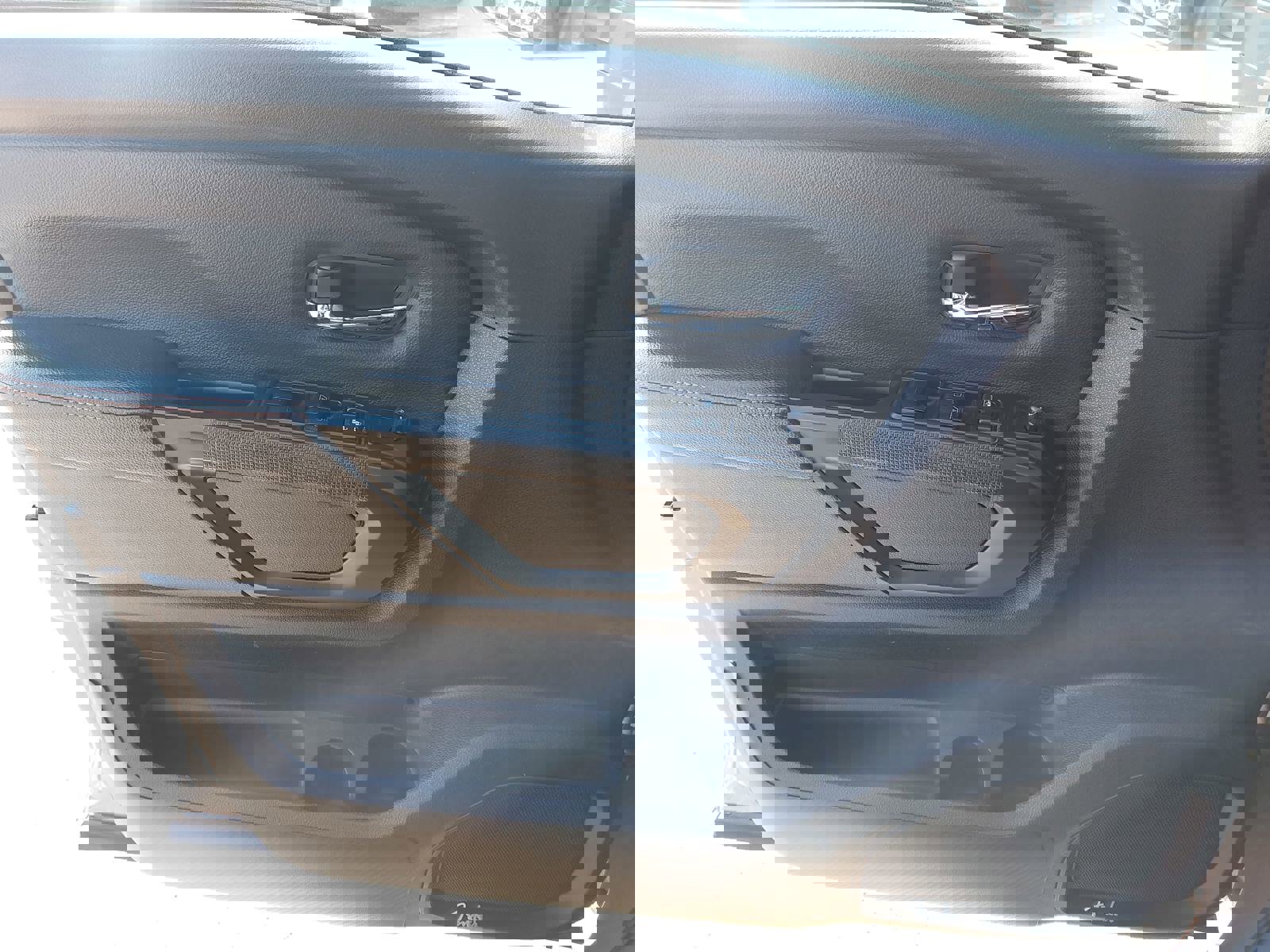 Used 2024 Nissan Titan PRO-4X image 27