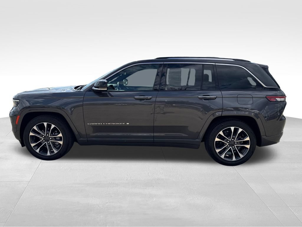 Used 2023 Jeep Grand Cherokee Overland AWD/4WD image 2