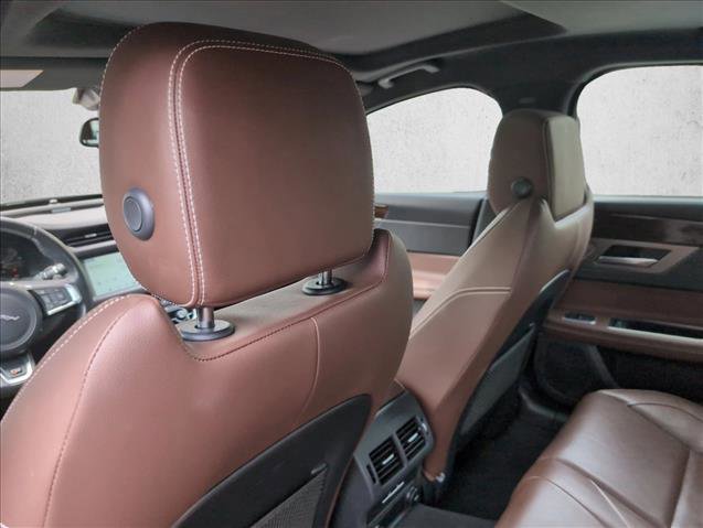 Used 2017 Jaguar XF S image 17