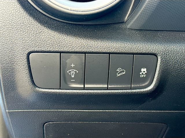 Used 2022 Hyundai Kona SEL w/ Cargo Package image 10