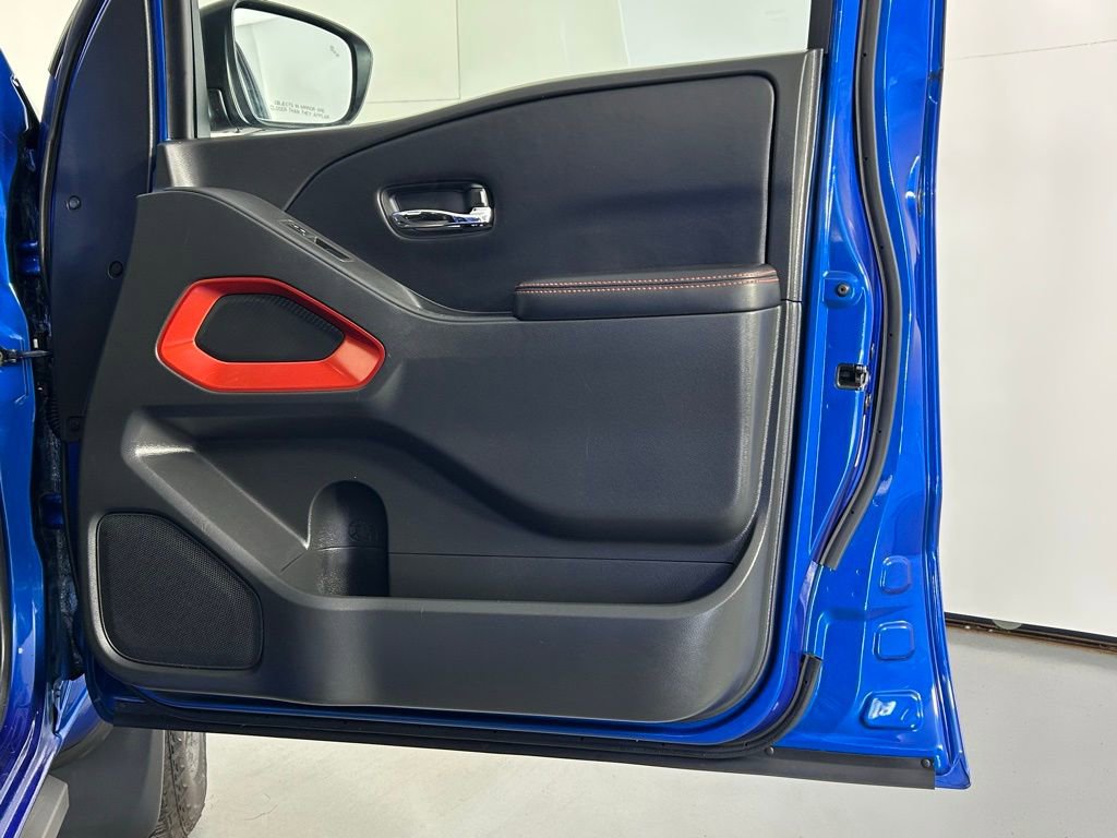 Used 2025 Nissan Frontier PRO-4X image 9
